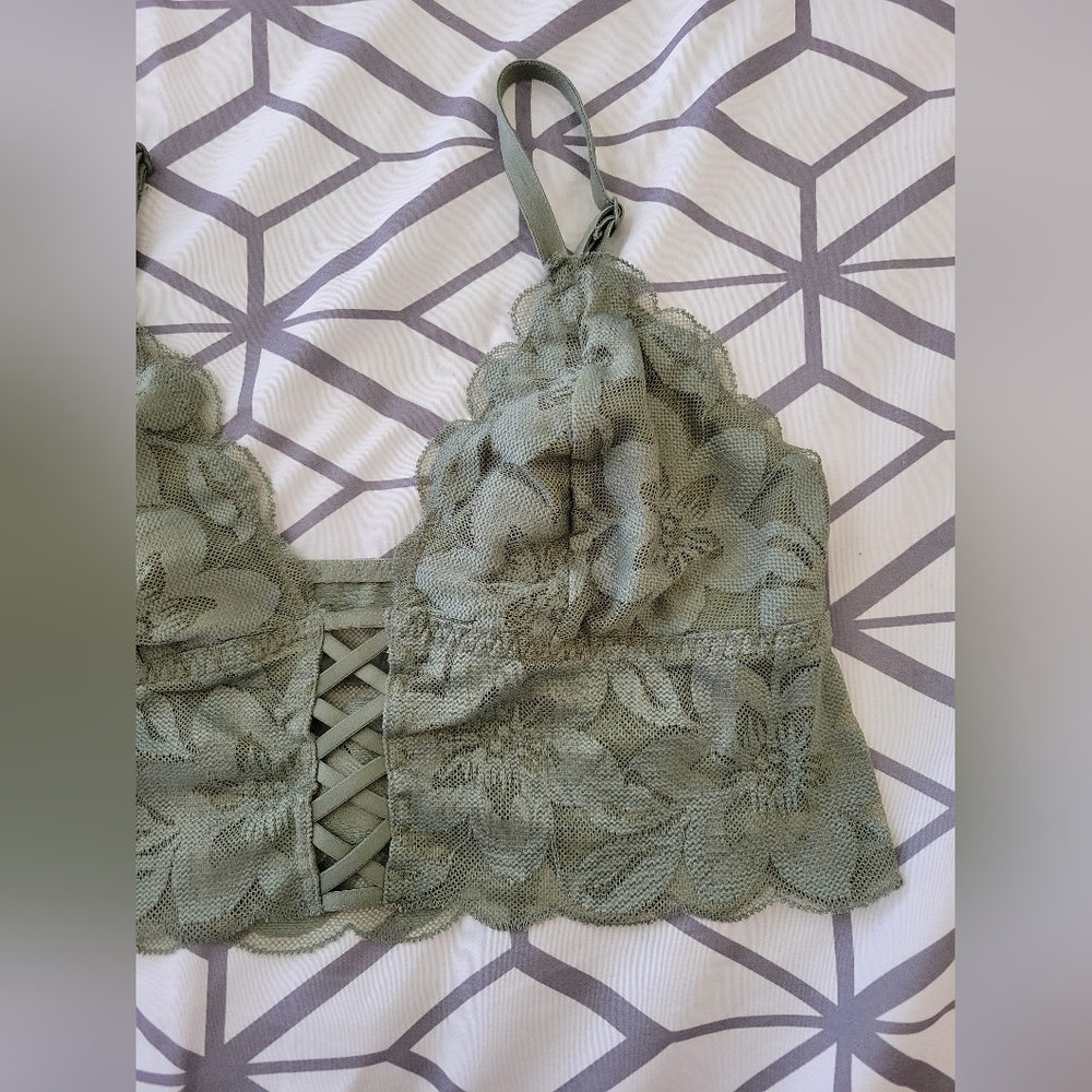 Lace Bralette - Picture 7 of 9